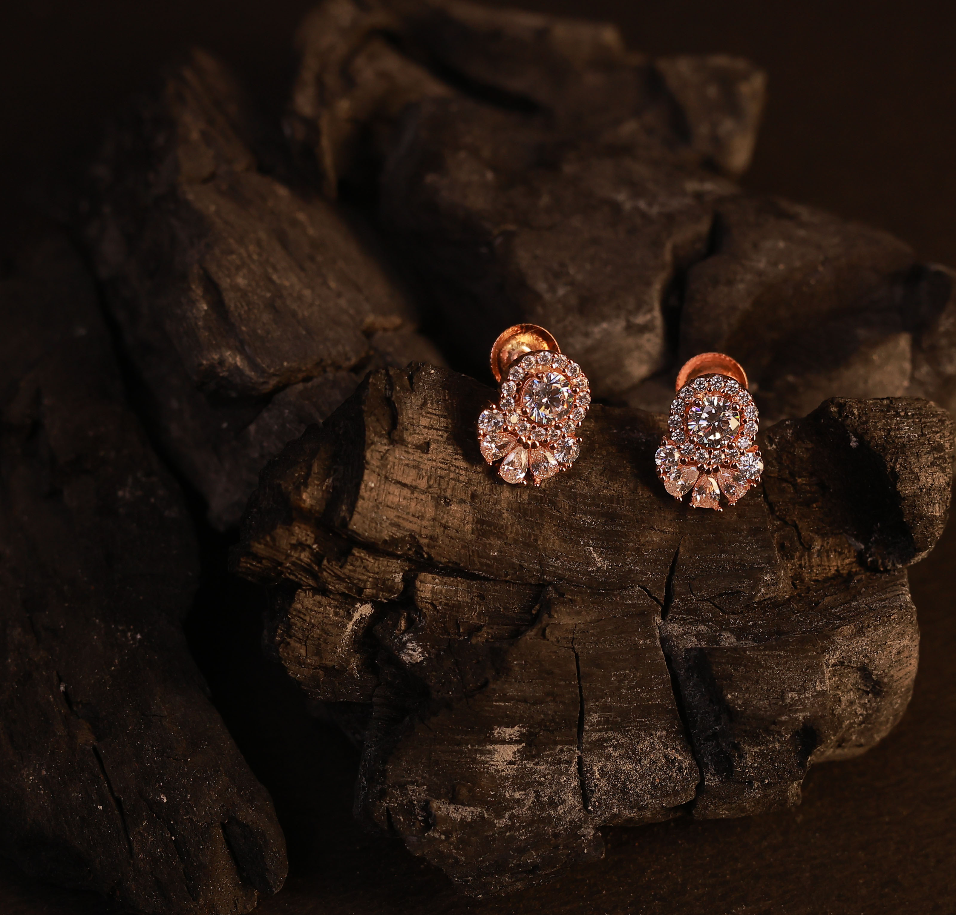 Silver hira stud with rosegold finish