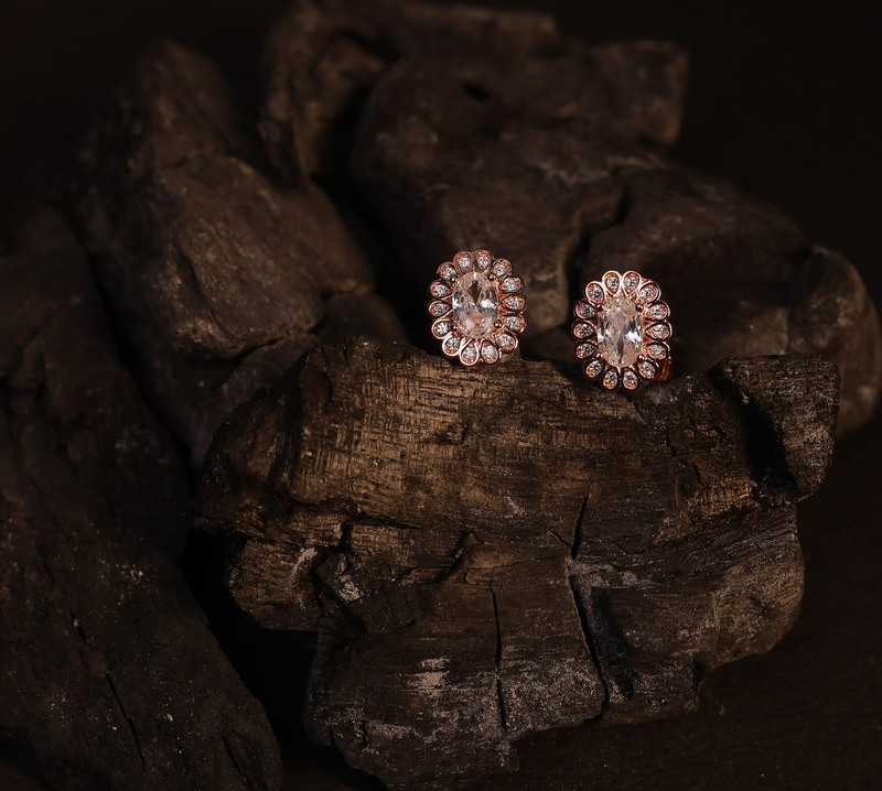 Silver kavi stud with rosegold finish