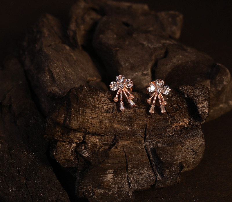 Silver ithal stud with rosegold finish