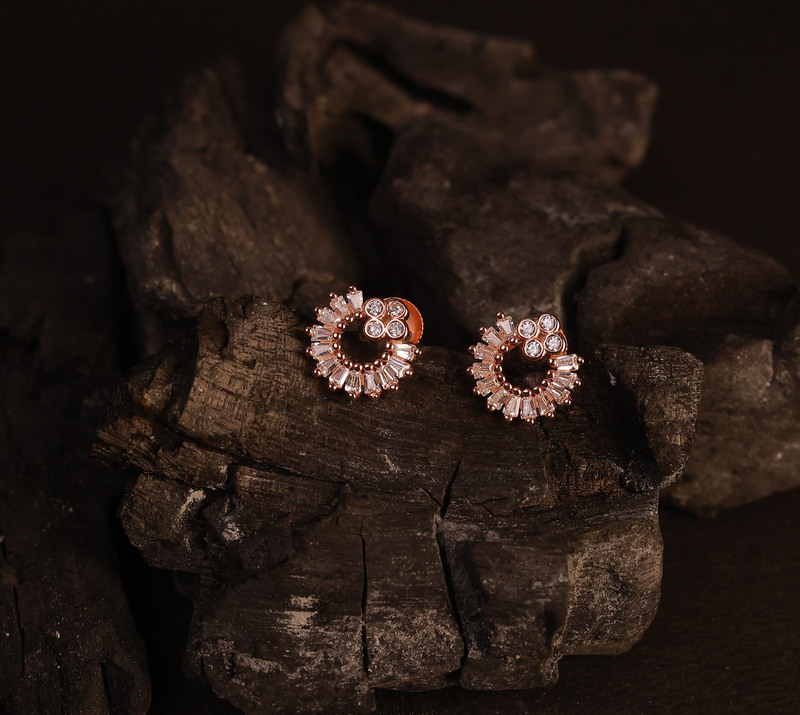 Silver ovi stud with rosegold finish