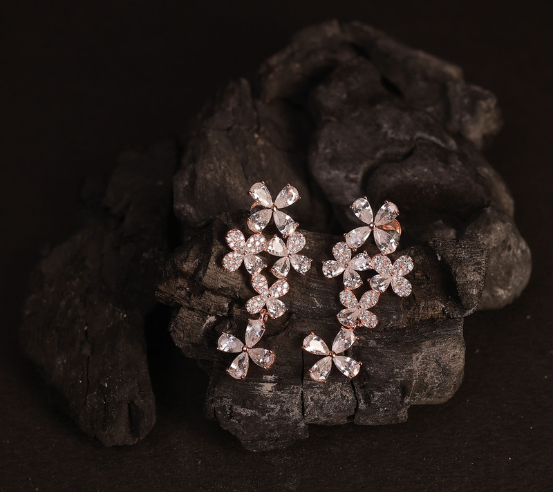 Silver cluster stud with rosegold finish