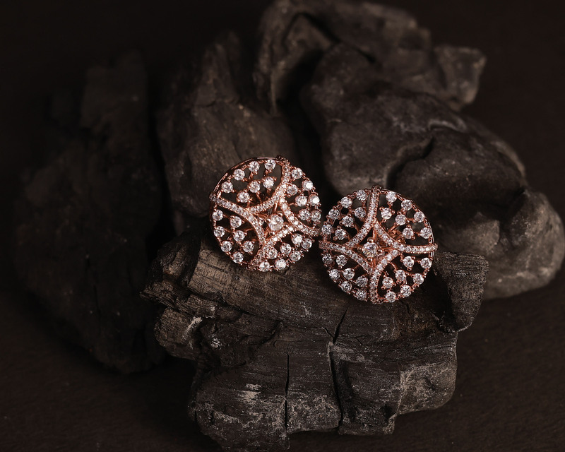 Silver adorn stud with rosegold finish