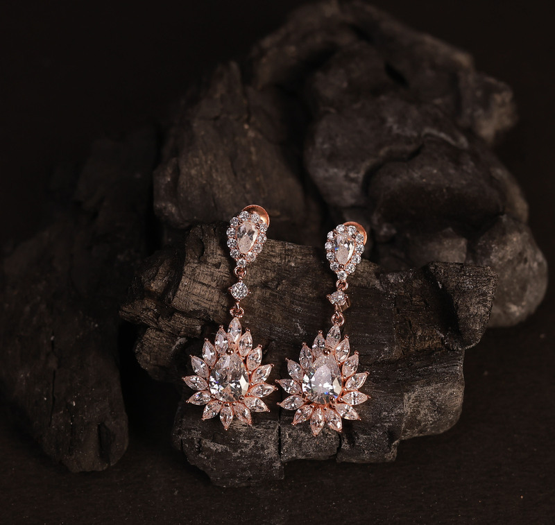 Silver lavi stud with rosegold finish
