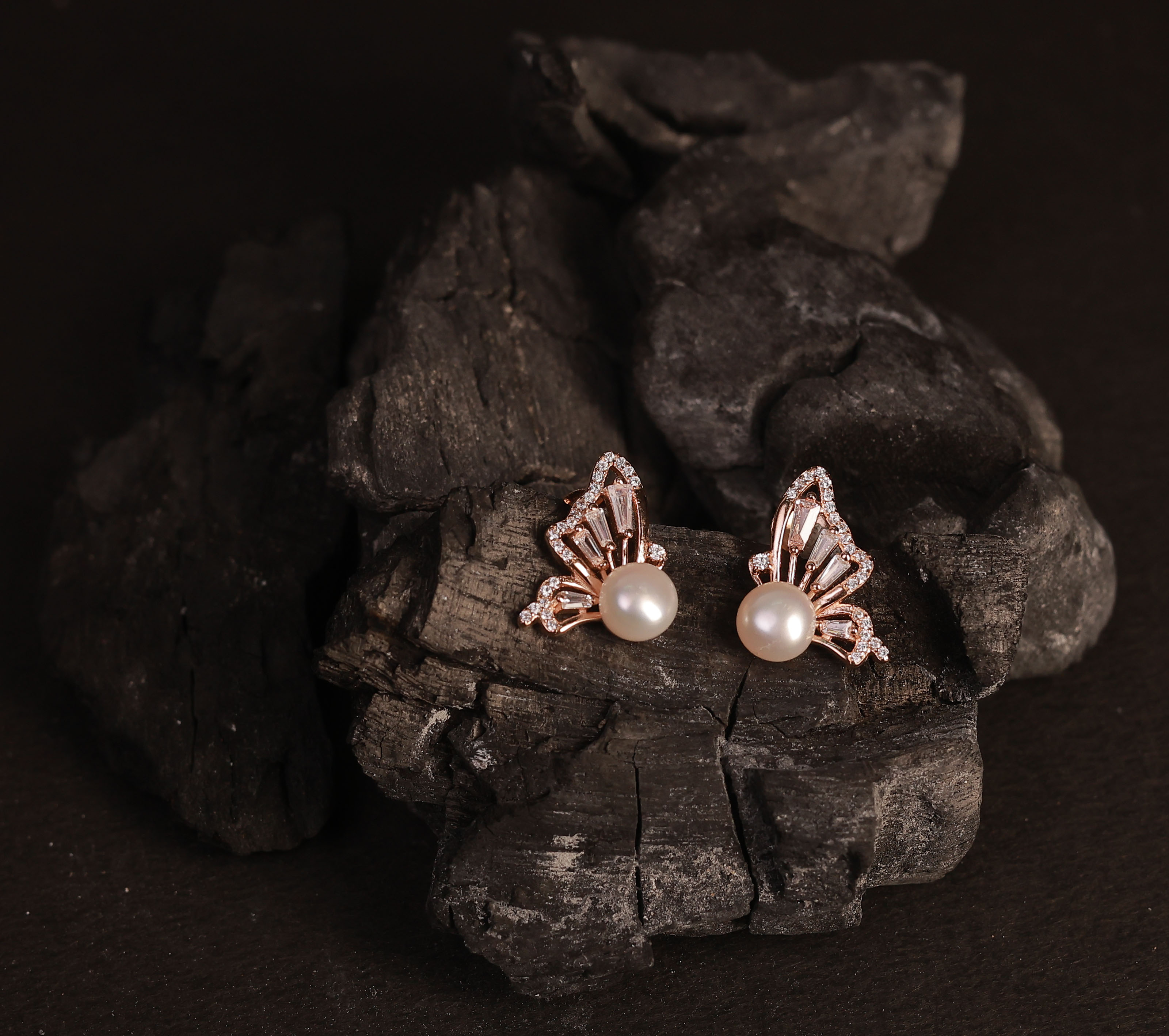 Silver lavi2 stud with rosegold finish