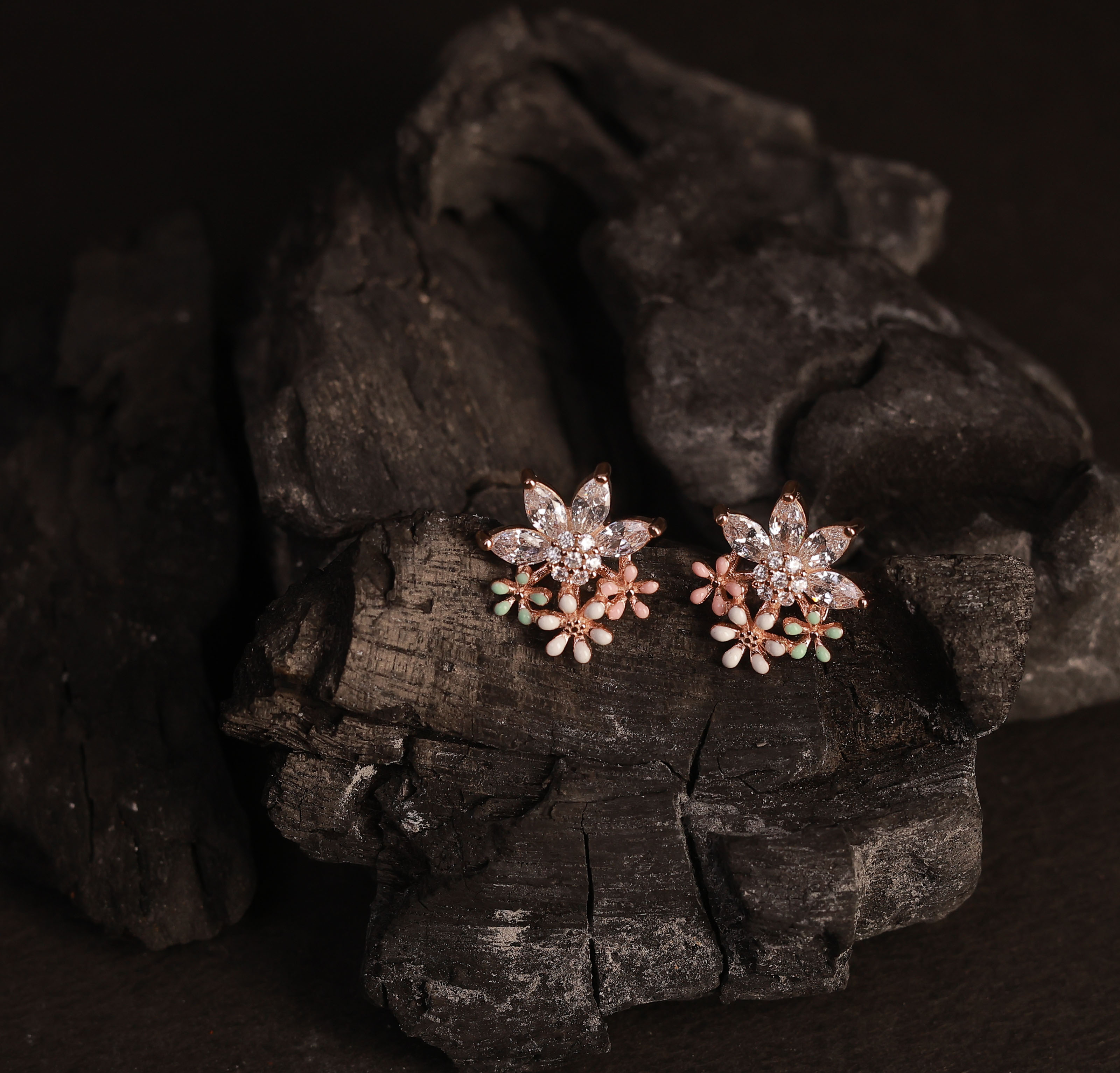 Silver marigold stud with rosegold finish