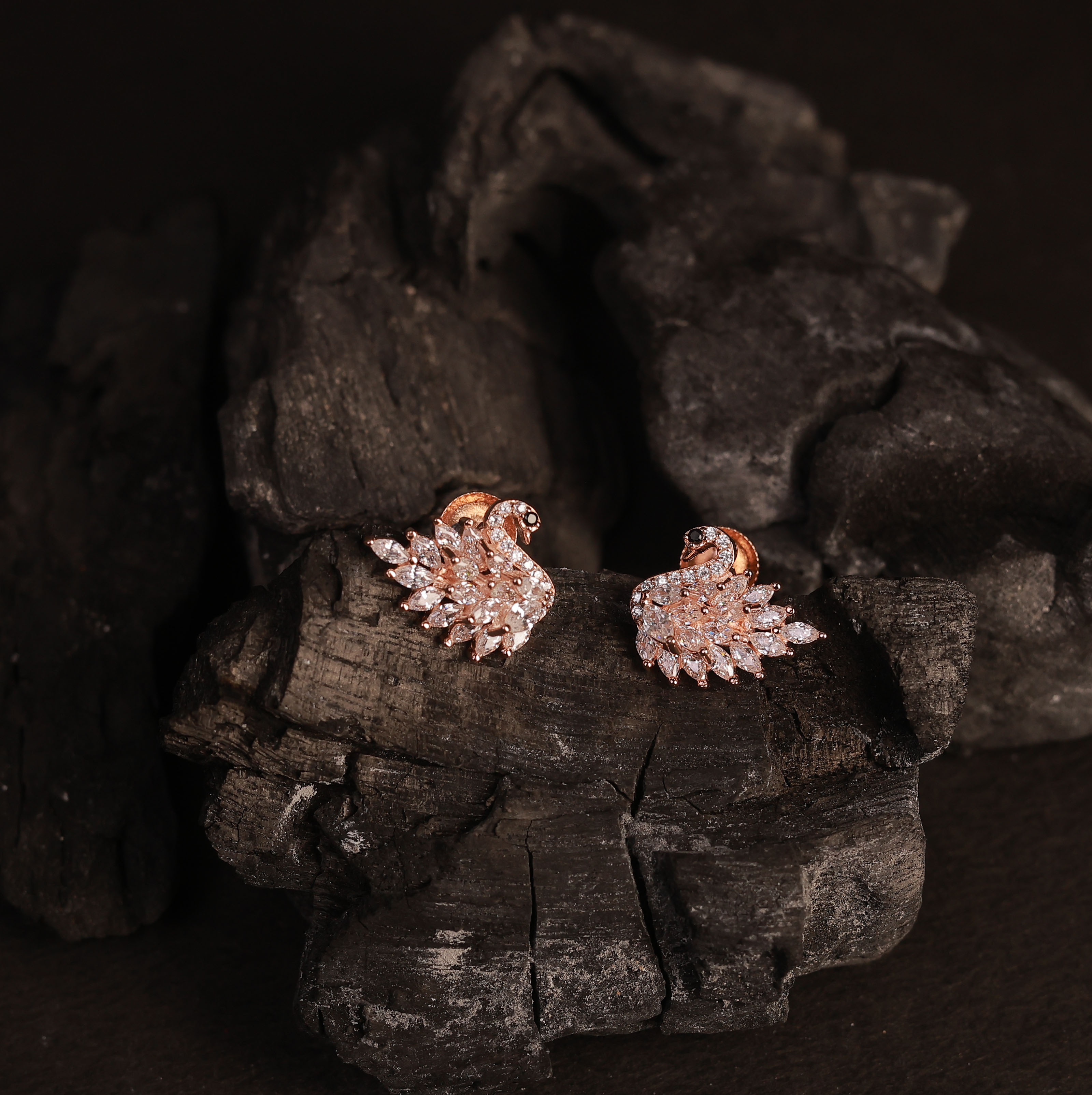Silver annam stud with rosegold finish