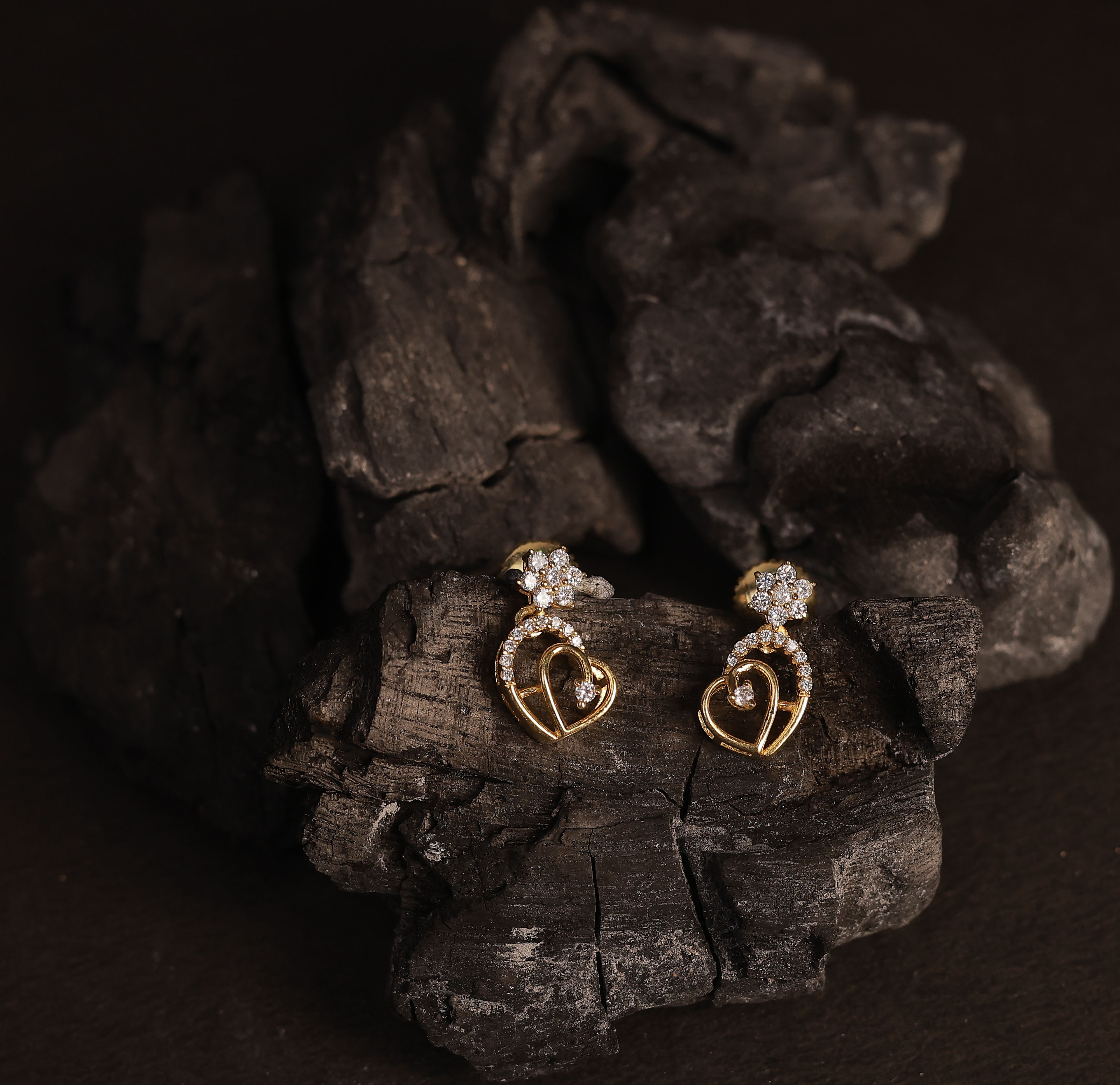 Silver hearty stud with gold finish