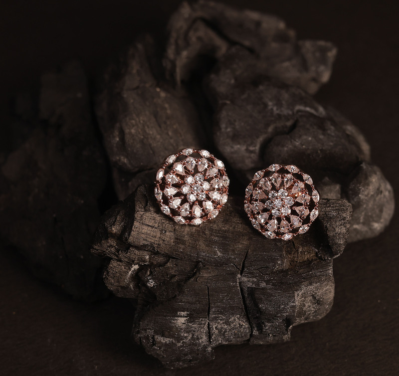 Silver diam round stud with rosegold finish