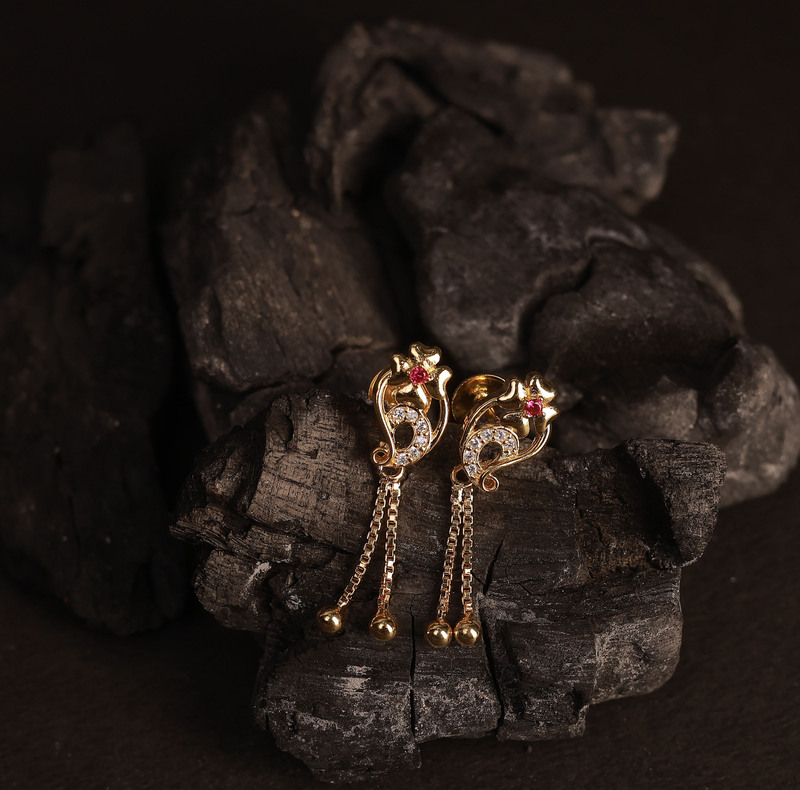 Silver flower thongal stud with gold finish