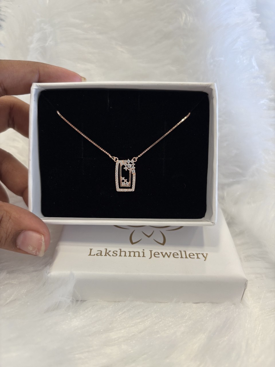 Silver rect fancy chain with rosegold finish Silver rect fancy chain with rosegold finish