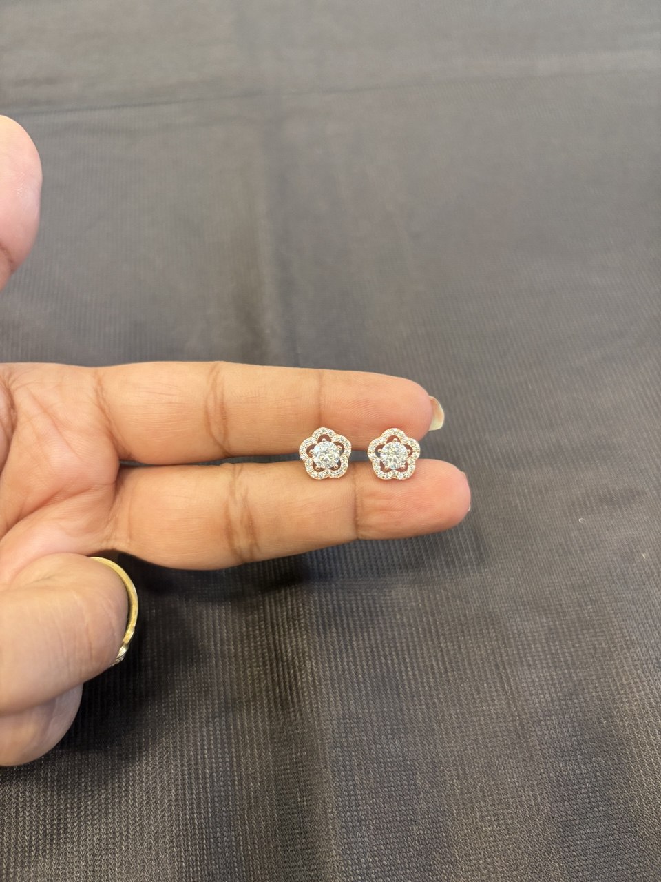 Silver flower round white stud with rosegold finish