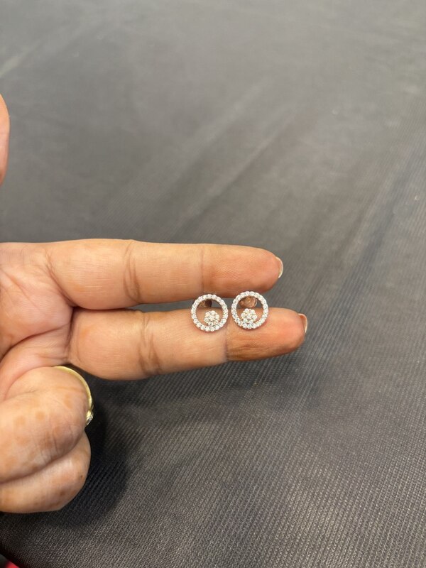 Silver round white flower stud with rosegold finish
