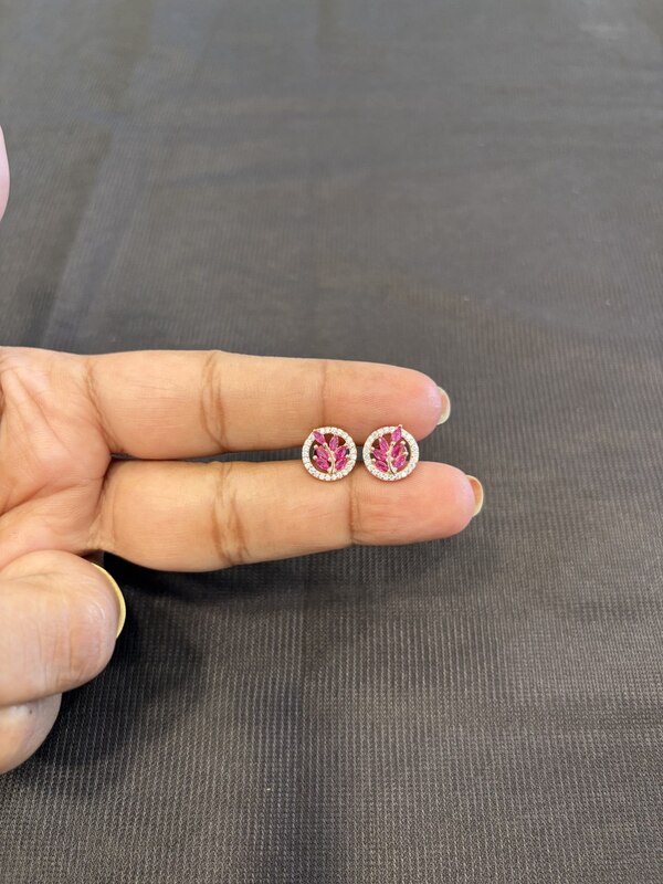 Silver pink round leaf stud with  rosegold finish
