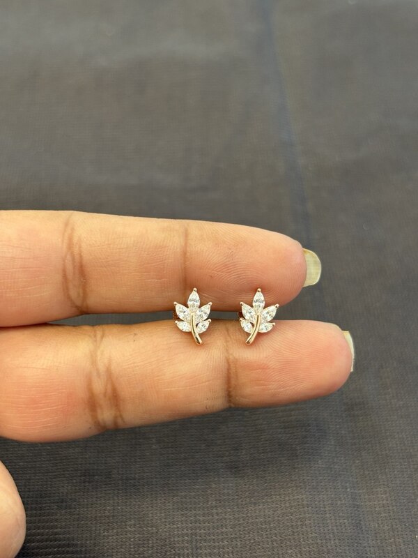 Silver leaf stud with rose gold finish Silver leaf stud with rose gold finish