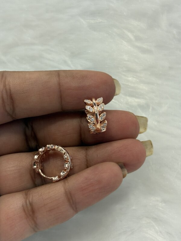 Silver leaf loop with rosegold finish