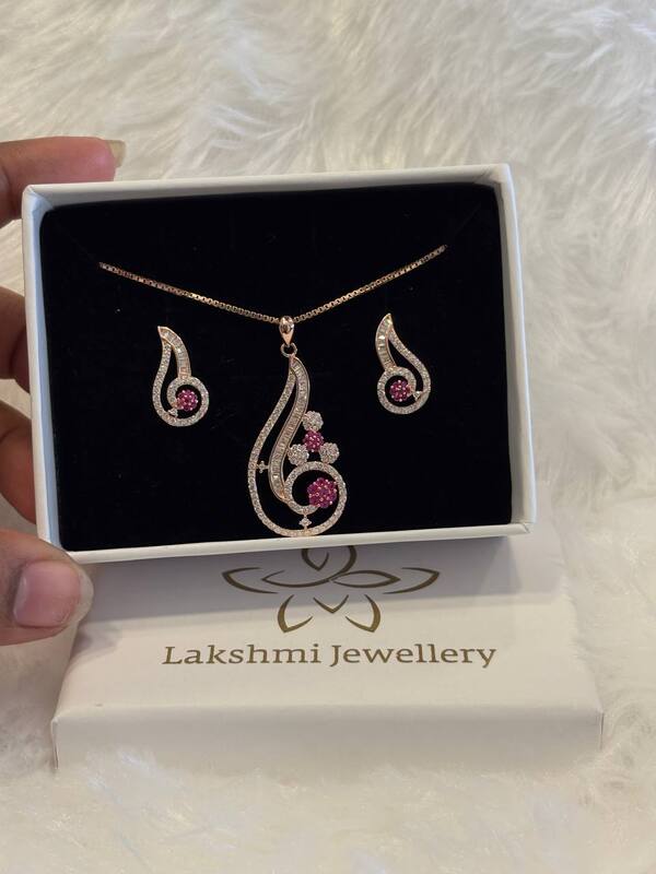 Silver crystal pedant chain set with rosegold finish