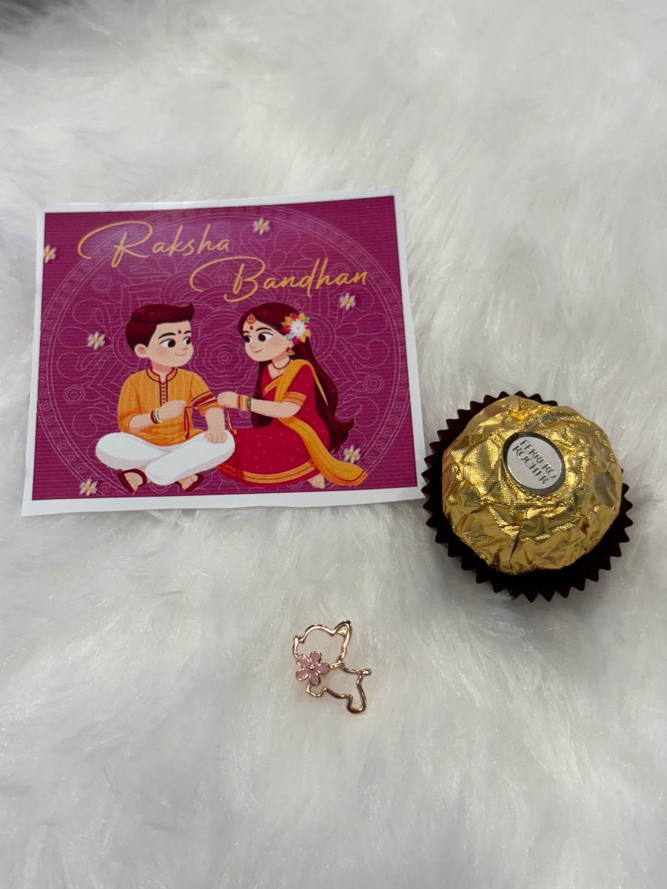 Silver cute brooch coated with rosegold finish