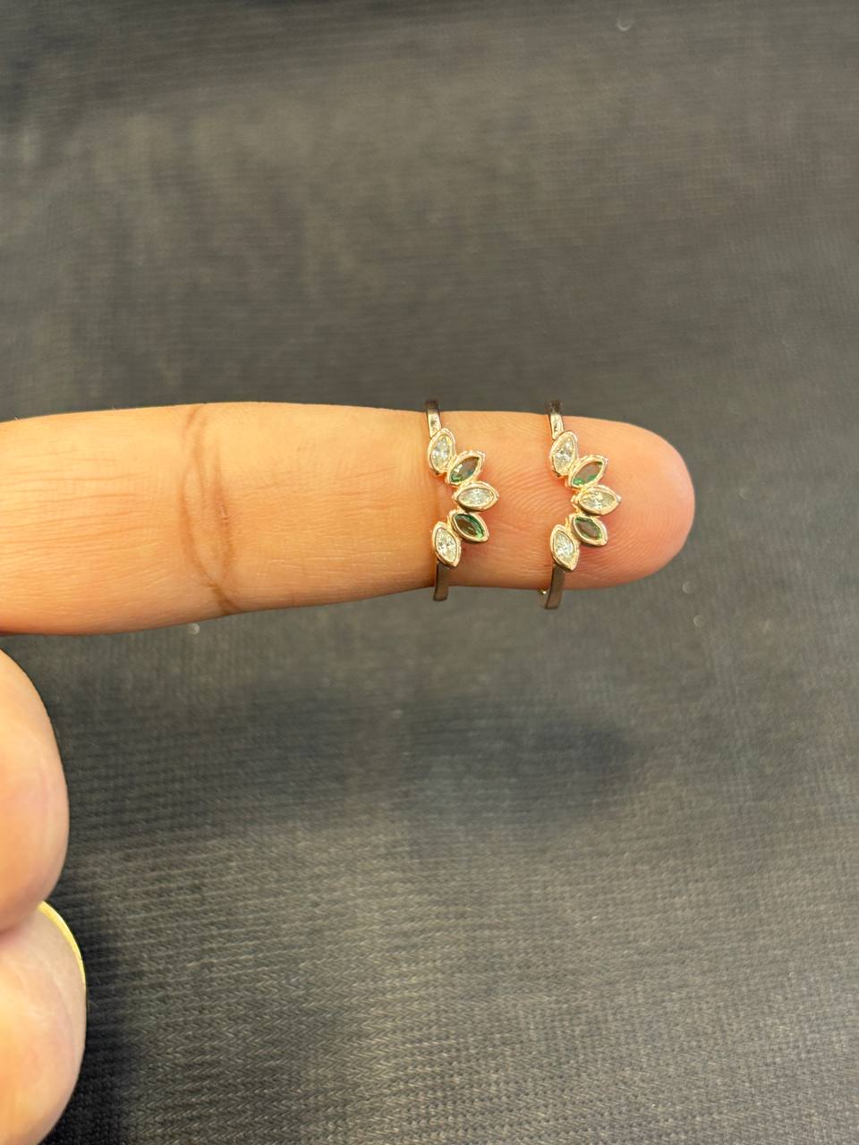Silver five petal lotus green toe ring with rosegold finish