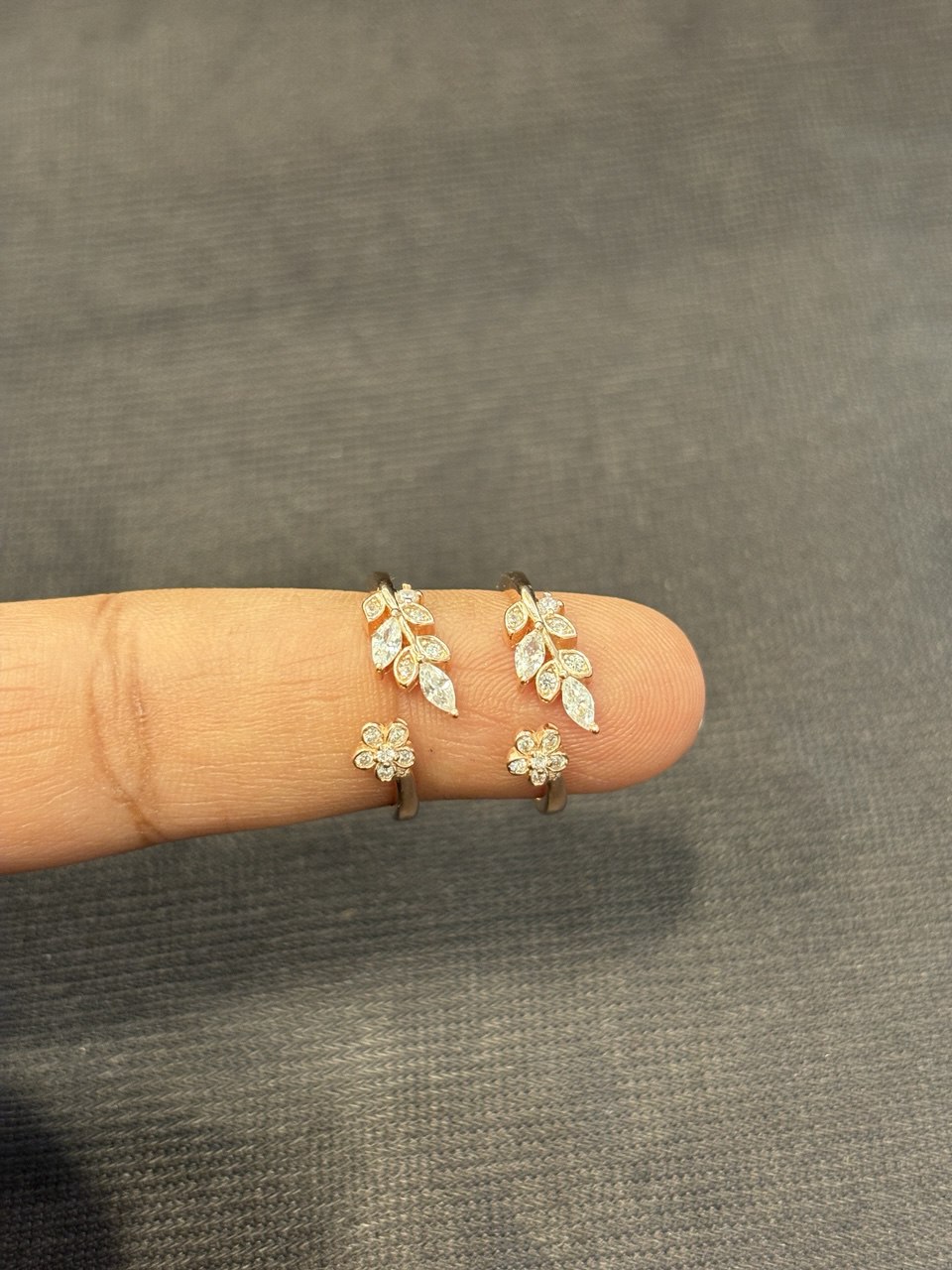 Silver leaf flower toe ring with rosegold finish