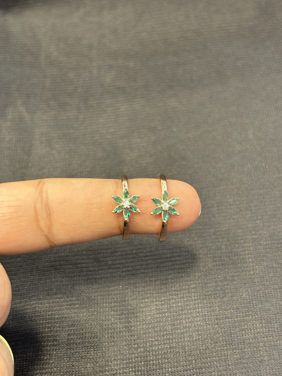 Silver green star toe ring with rosegold finish