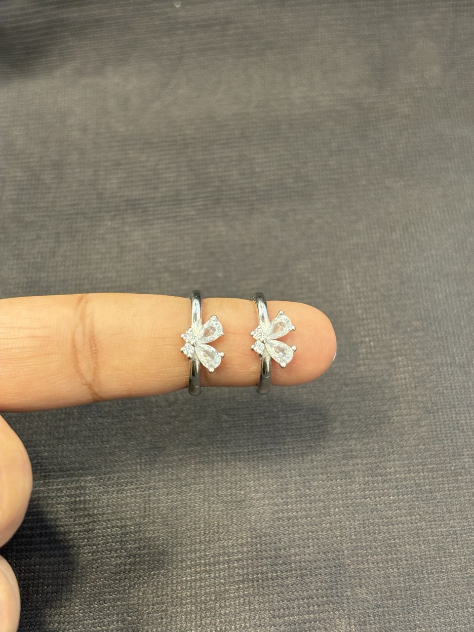 Silver crystal toe ring
