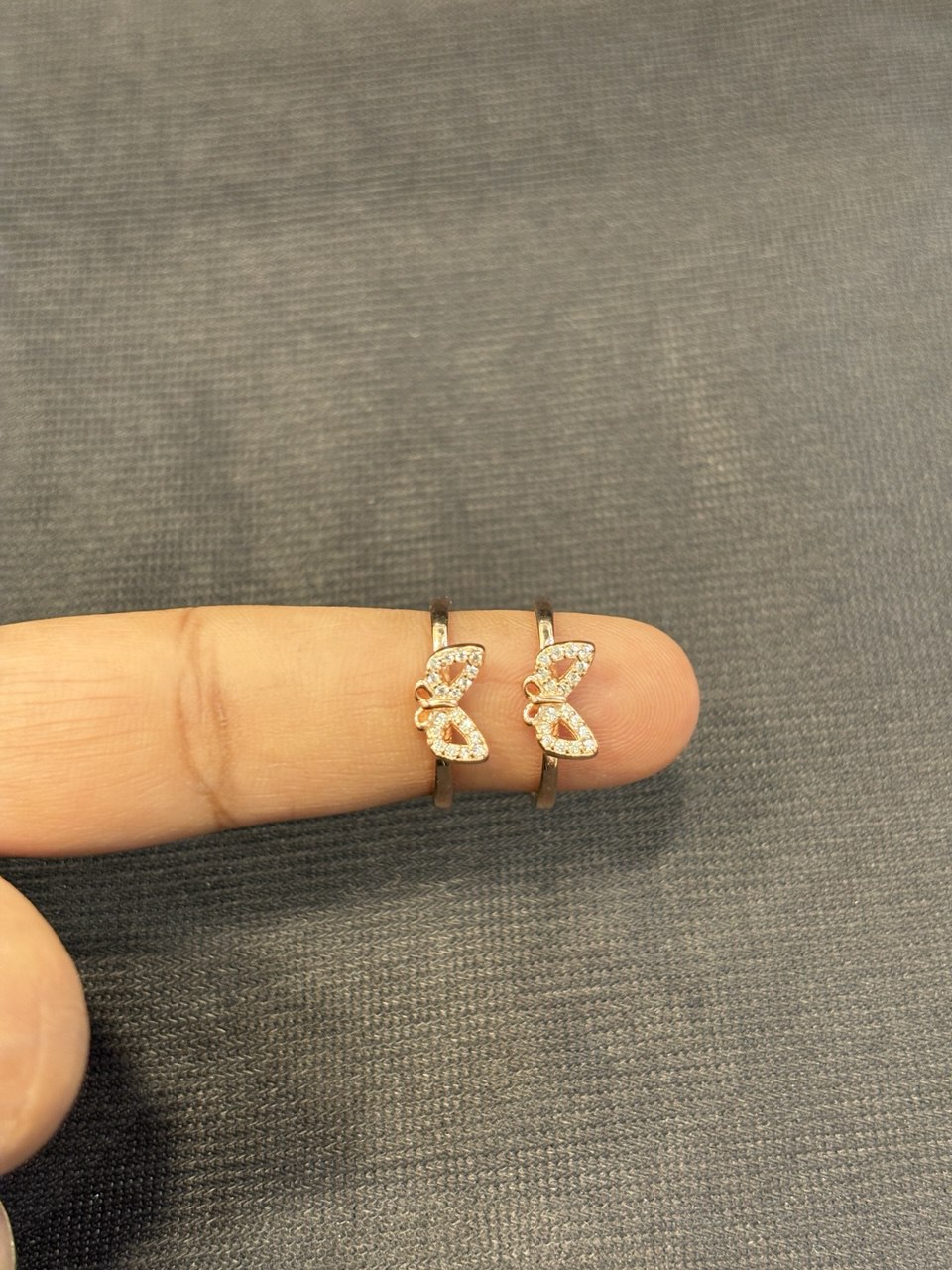Silver bow toe ring with rosegold finish