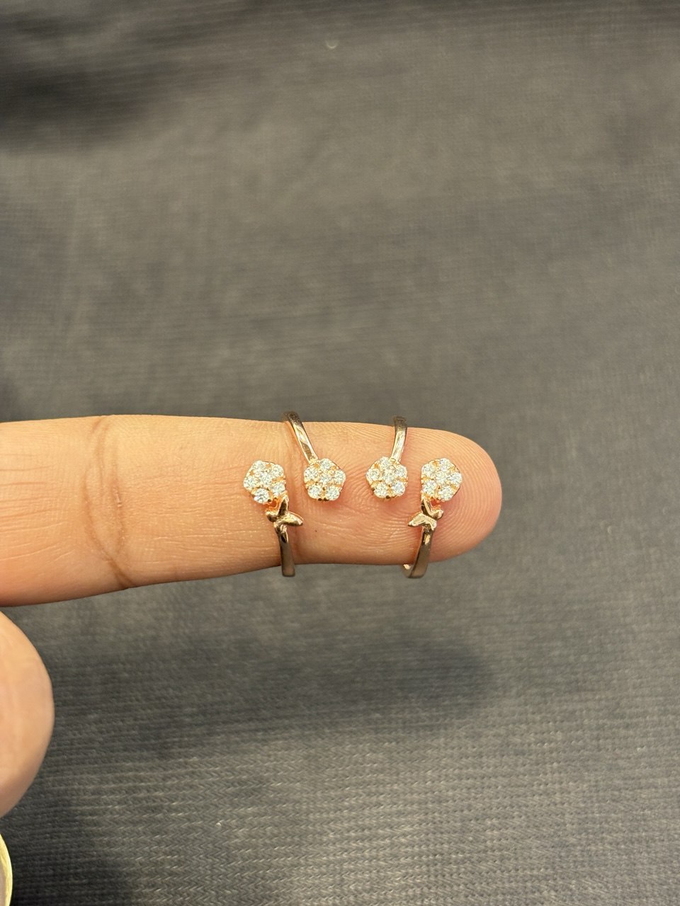 Silver ball toe ring with rosegold finish
