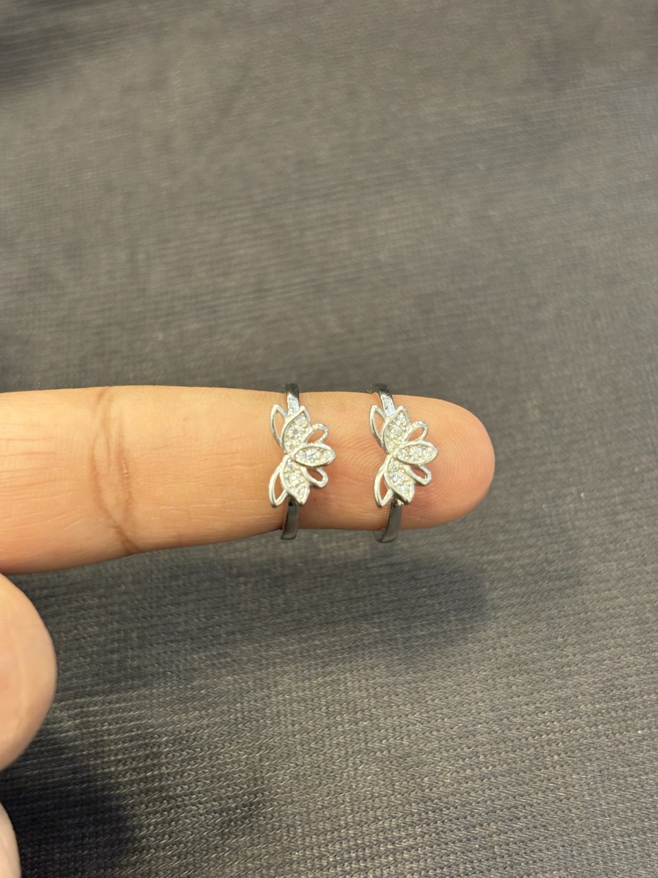 Silver lotus toe ring