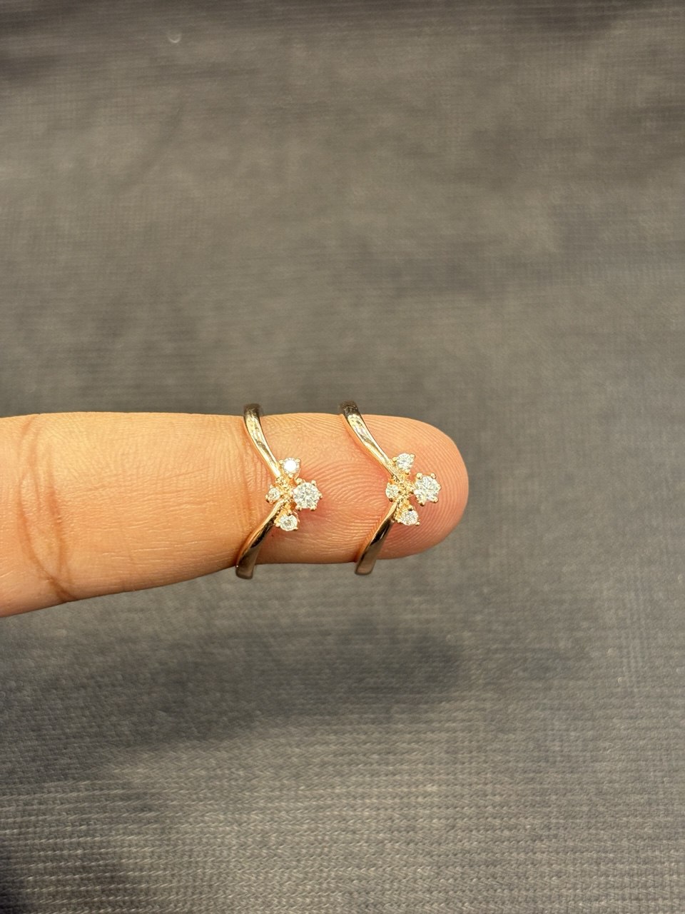 Silver dia toe ring with rosegold finish