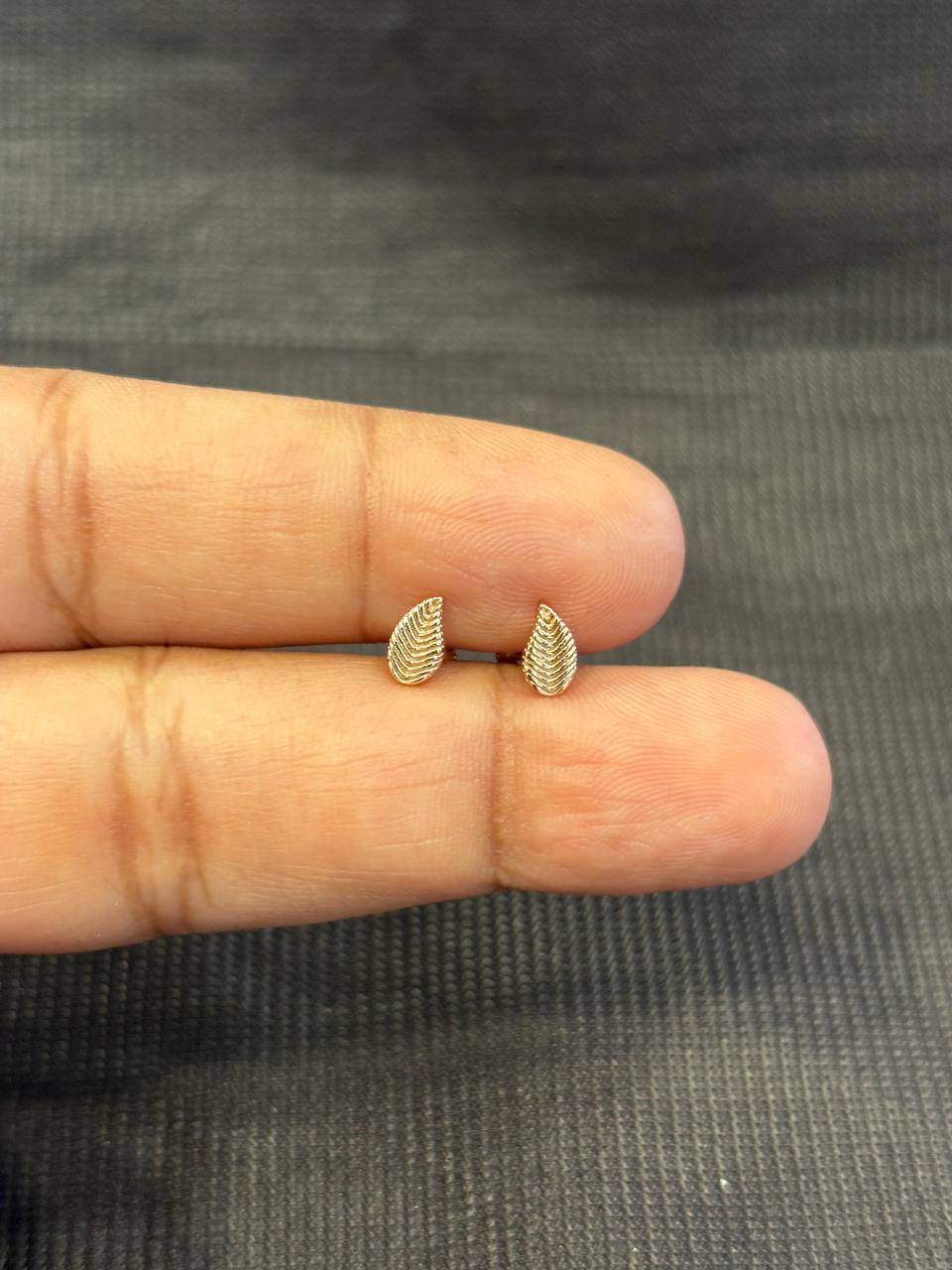 Silver illai 2 second stud with rosegold finish