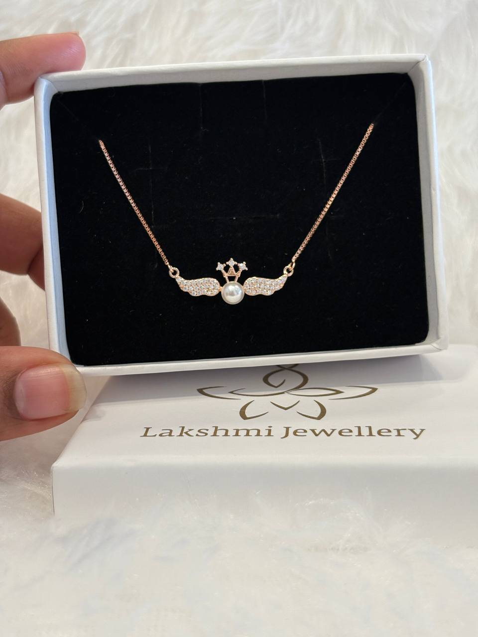 Silver glint wing chain with rosegold finish