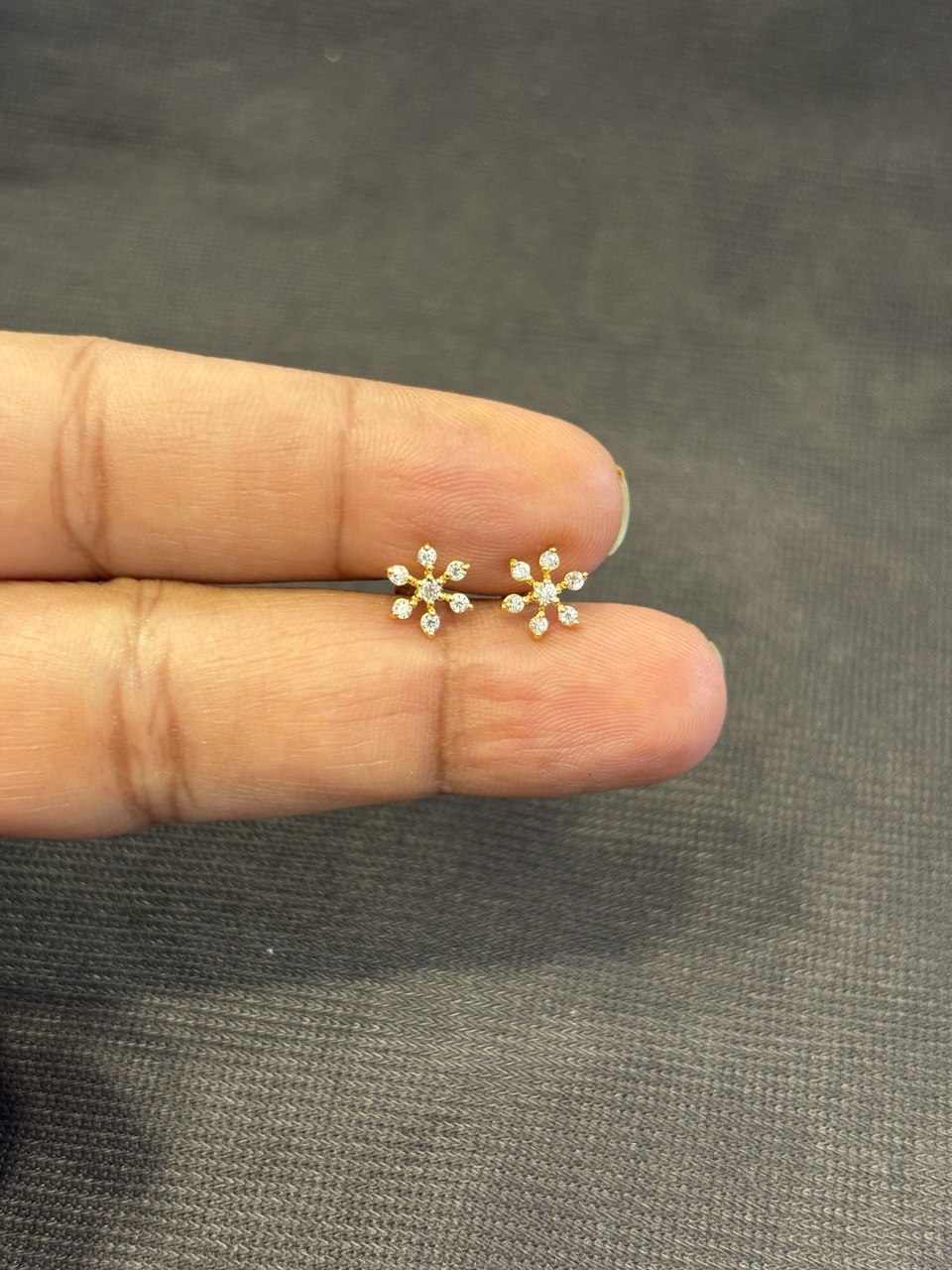 Floral white 9 carat stud pair