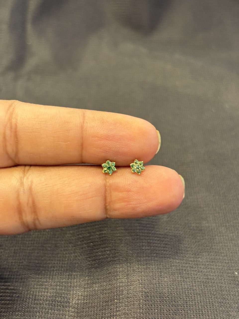 Green floral 9 carat stud pair