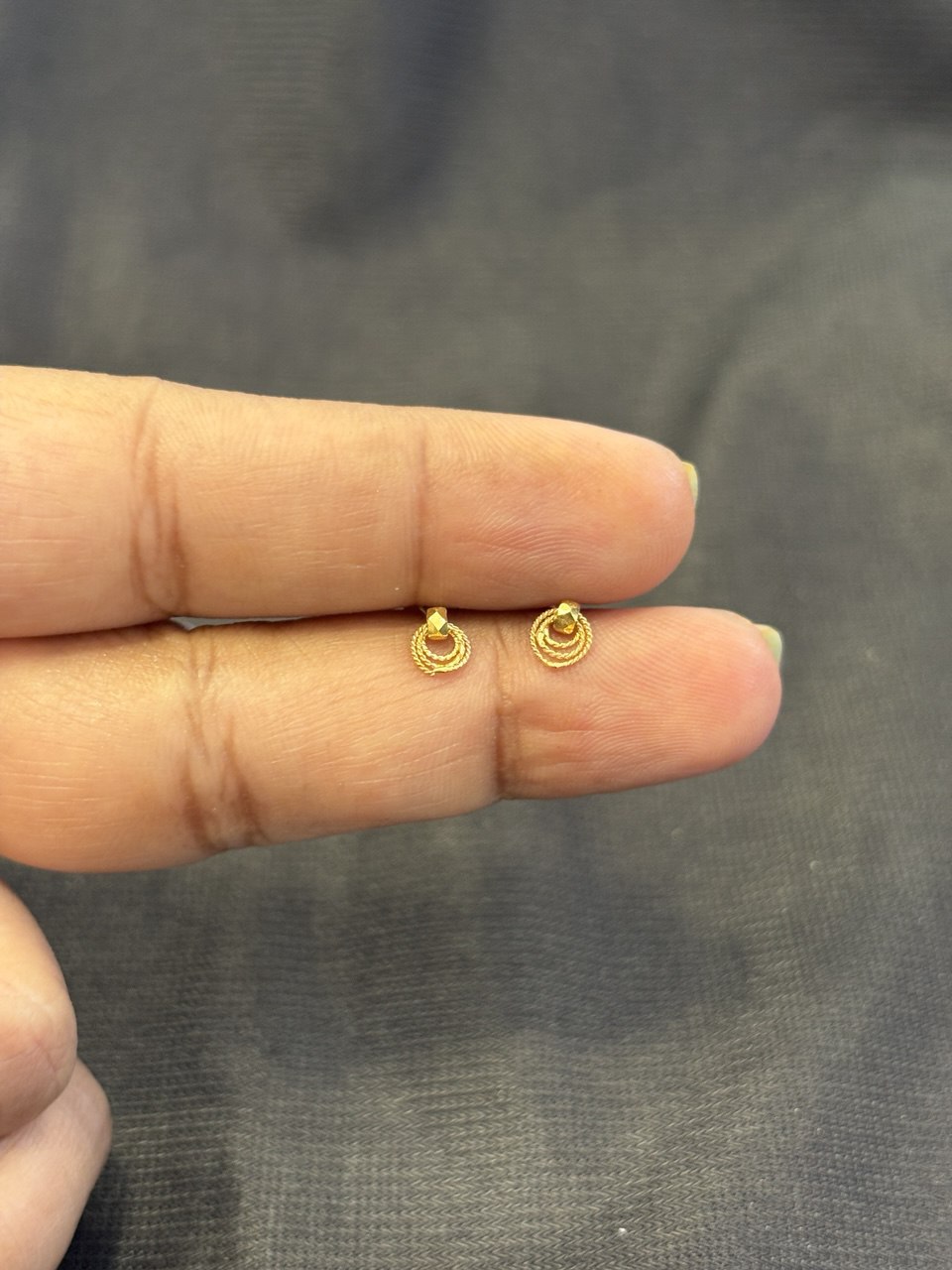 Layer 9 carat pair stud