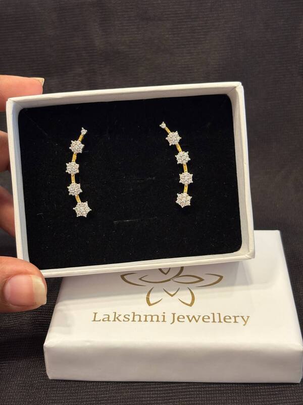 Silver four flower ear cuff with golden finish