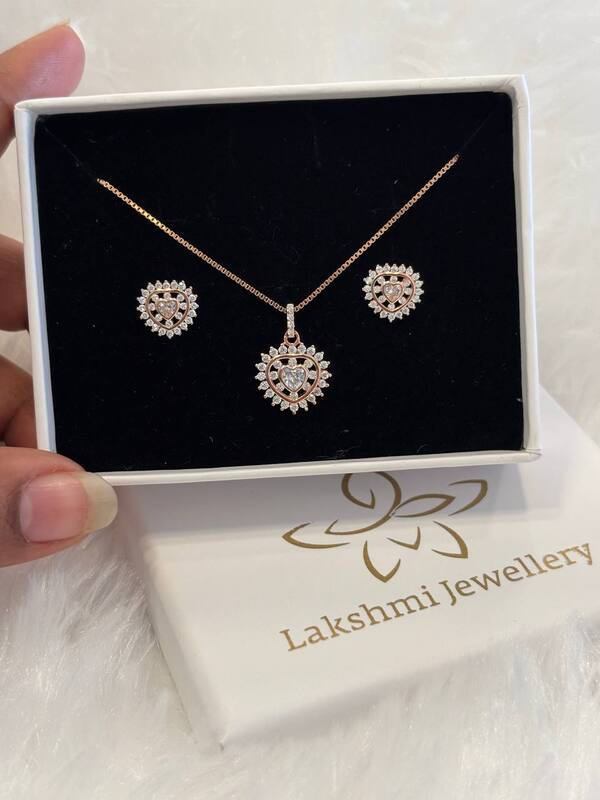 Silver eterna pendant set with rosegold finish