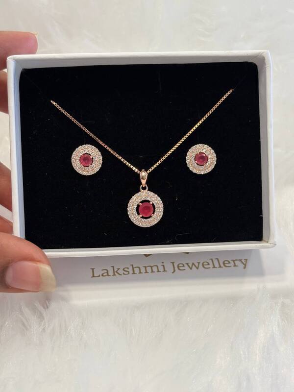 Silver lastrel pendant set with rosegold finish