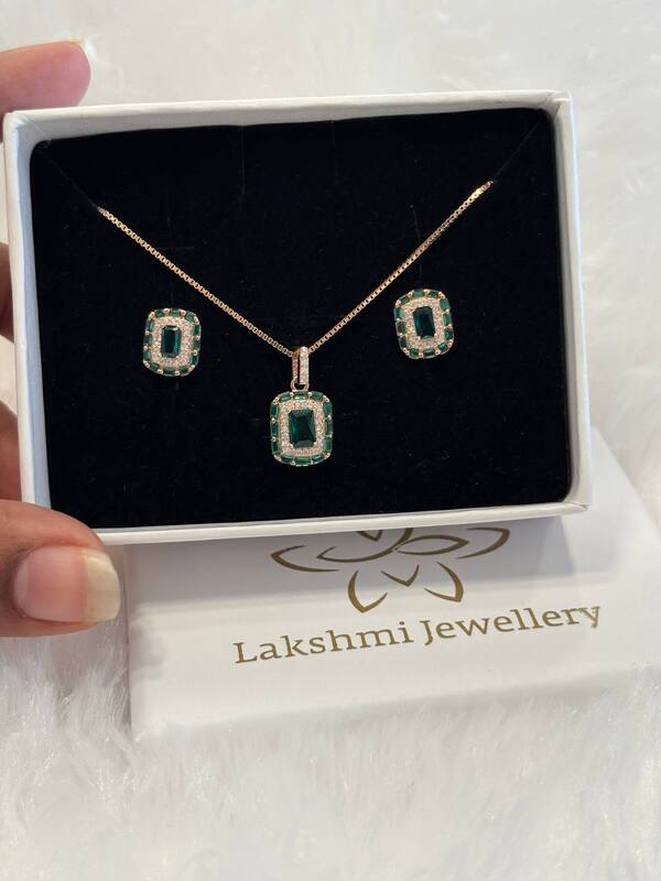 Silver green aura pendant set with rosegold finish