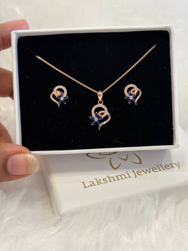 Silver anvi pendant set with rosegold finish