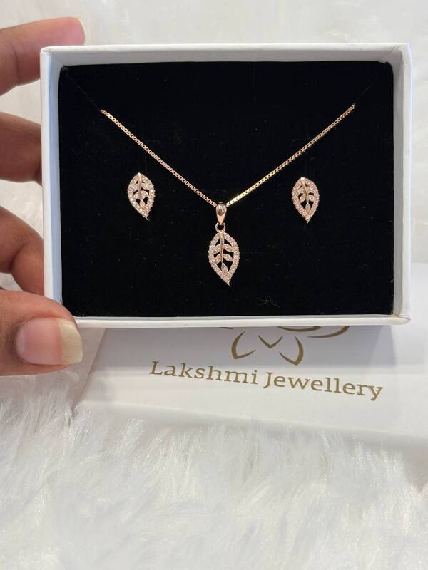 Silver elai pendant set with rosegold finish