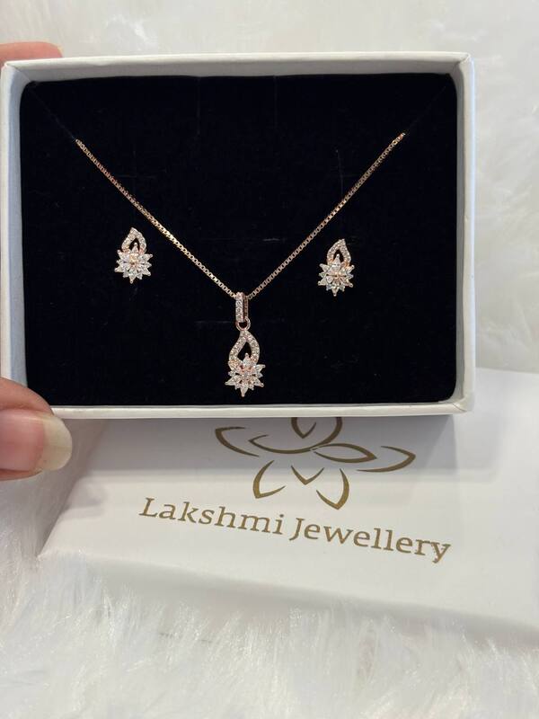 Silver malar pendant set with rosegold finish