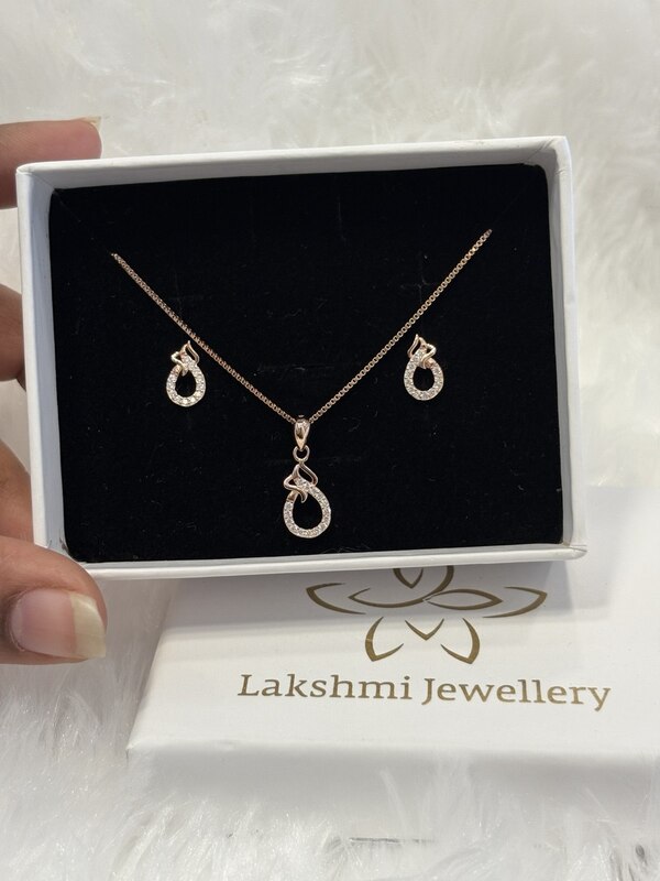 Silver heirloom pendant set with rosegold finish