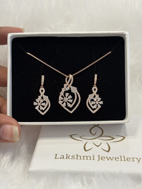 Silver arya pendant set with rosegold finish