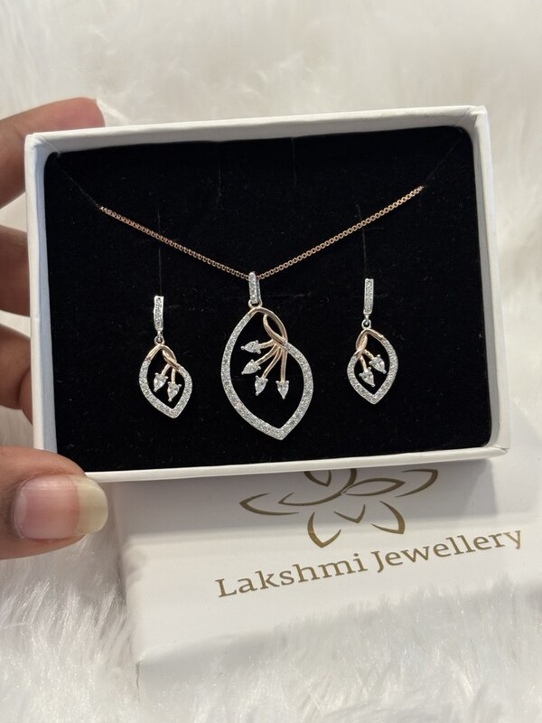 Silver blush pendant set with rosegold finish