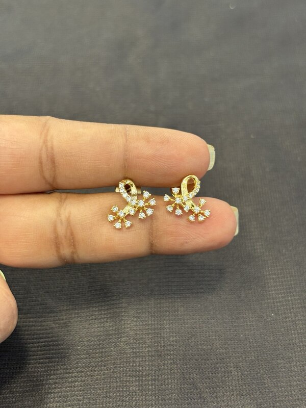 Silver duo flower stud coated with gold finish