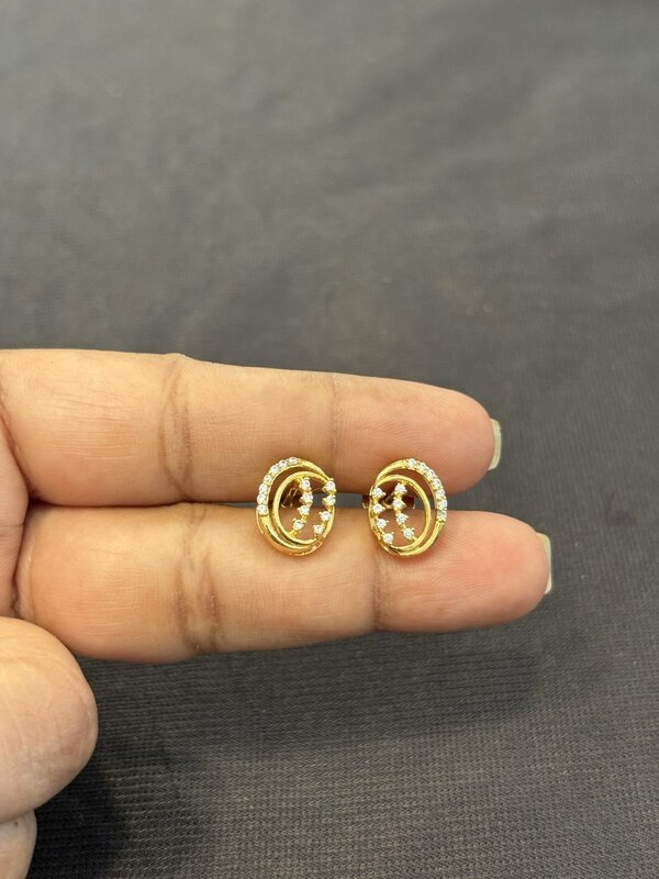 Silver oliya stud with gold finish
