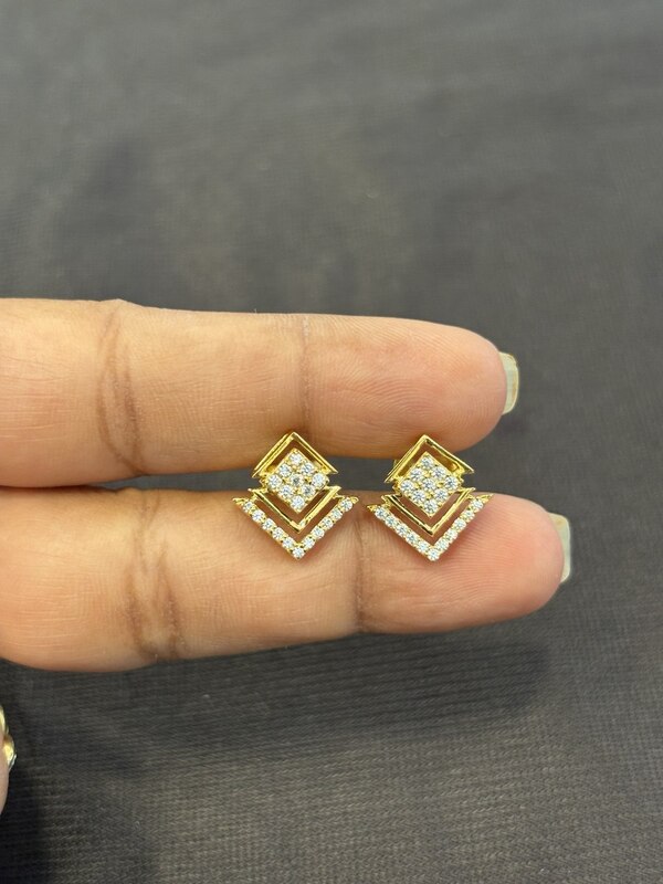 Silver chatura stud with gold finish