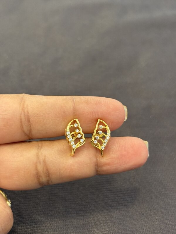 Silver ira stud coated with gold finish