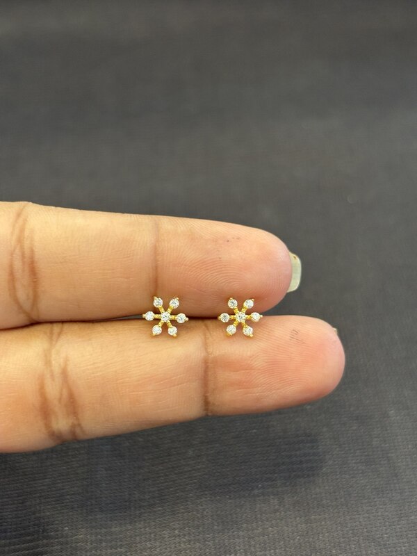 Floral 9 carat Stud pair