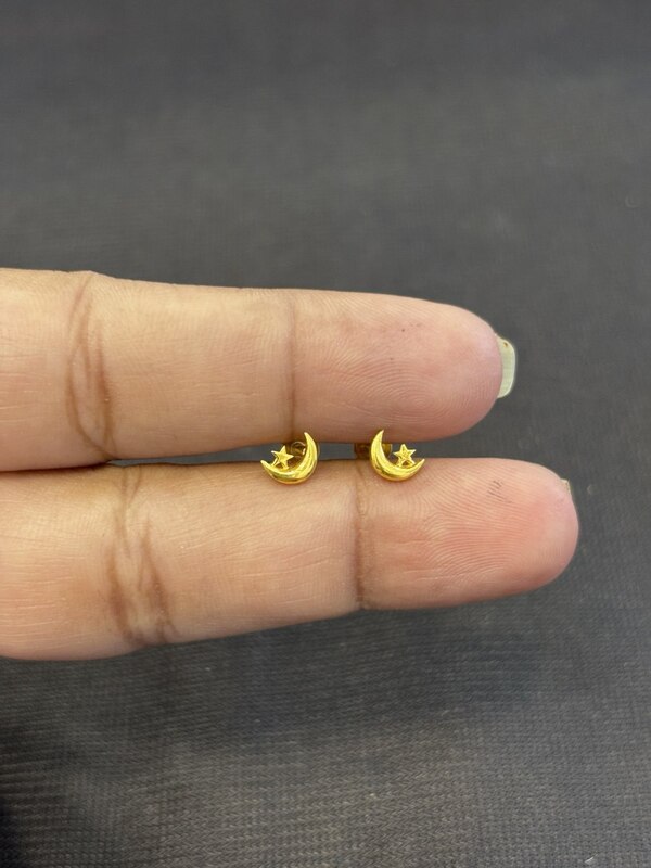 Moon 9 carat stud pair